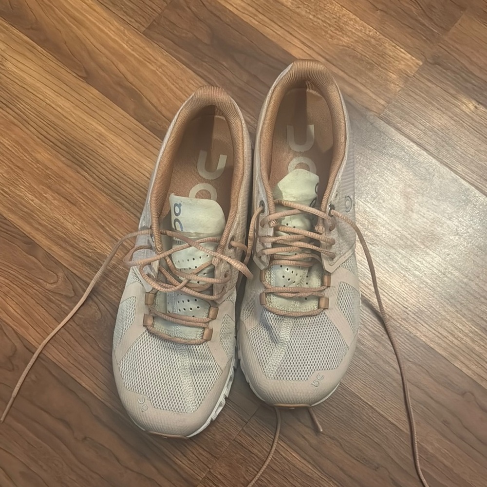 On Running Women's Running Shoes - Cream and Tan